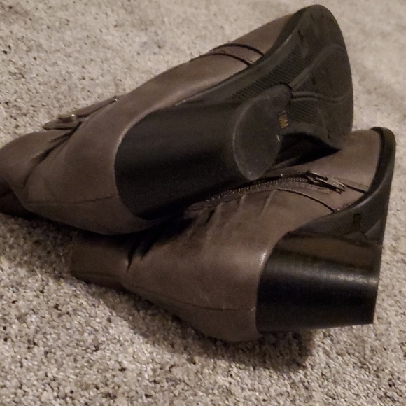 Bear Traps Dark Grey booties - Picture 7 of 8